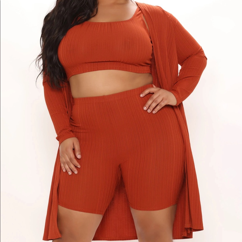 Matching nude plus size  3 piece taupe shirt set in perfect condition